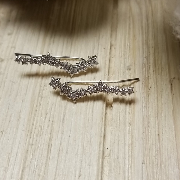 ⭐⭐Super Adorable Star Ear climbers⭐⭐ - Picture 5 of 5